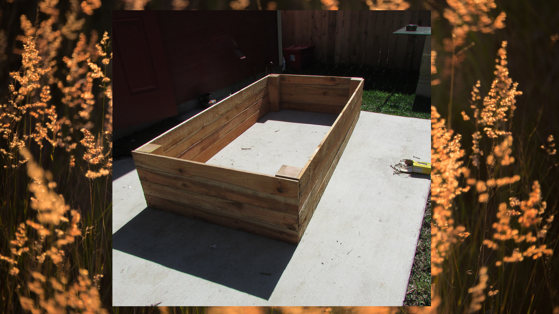 Complete raised garden bed